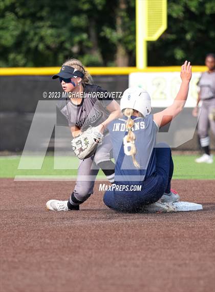 Thumbnail 2 in Keller vs. Guyer (UIL 6A Regional Final) photogallery.