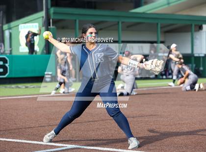 Thumbnail 3 in Keller vs. Guyer (UIL 6A Regional Final) photogallery.