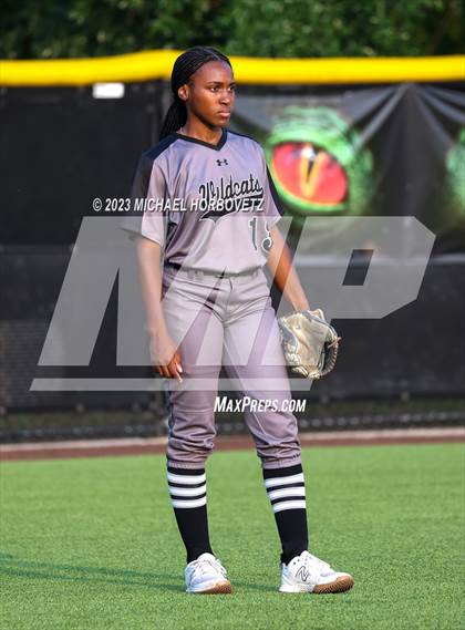 Thumbnail 1 in Keller vs. Guyer (UIL 6A Regional Final) photogallery.
