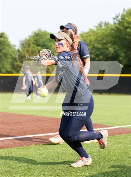 Thumbnail 1 in Keller vs. Guyer (UIL 6A Regional Final) photogallery.