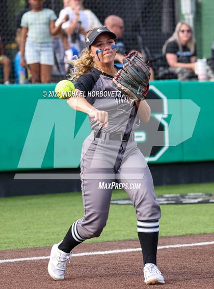 Thumbnail 3 in Keller vs. Guyer (UIL 6A Regional Final) photogallery.