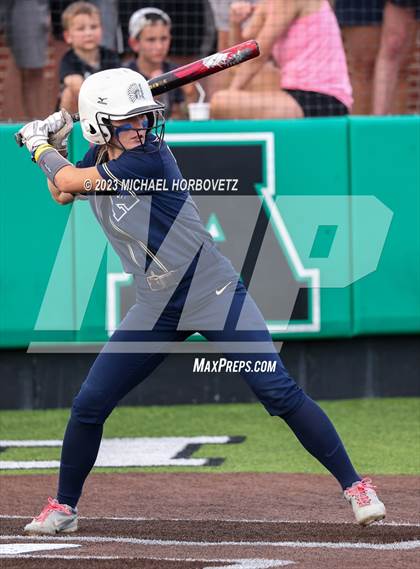Thumbnail 1 in Keller vs. Guyer (UIL 6A Regional Final) photogallery.