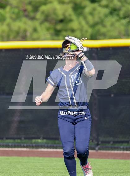 Thumbnail 1 in Keller vs. Guyer (UIL 6A Regional Final) photogallery.
