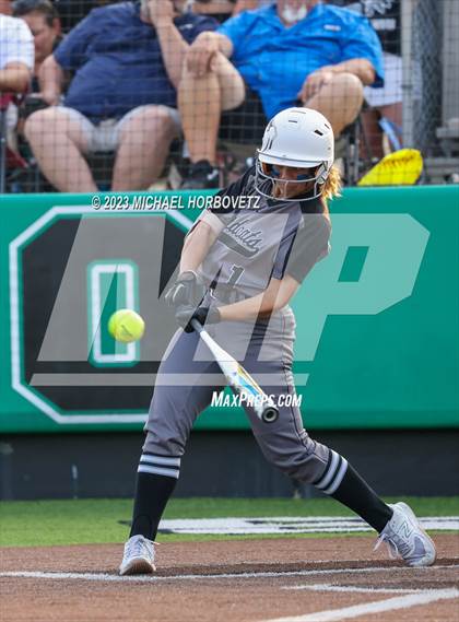 Thumbnail 3 in Keller vs. Guyer (UIL 6A Regional Final) photogallery.