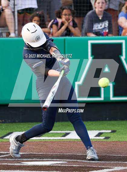 Thumbnail 3 in Keller vs. Guyer (UIL 6A Regional Final) photogallery.