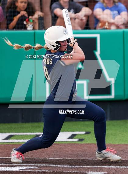 Thumbnail 2 in Keller vs. Guyer (UIL 6A Regional Final) photogallery.