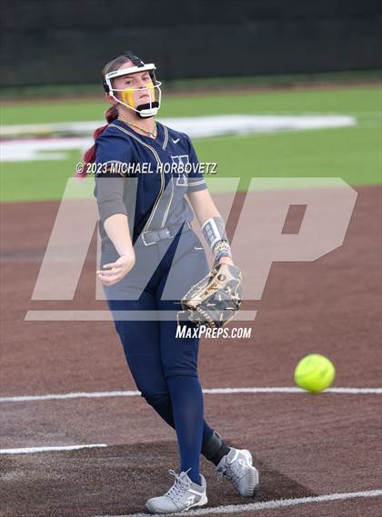 Thumbnail 2 in Keller vs. Guyer (UIL 6A Regional Final) photogallery.