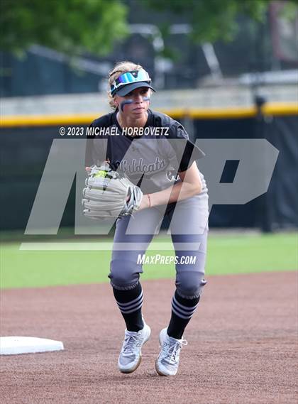 Thumbnail 3 in Keller vs. Guyer (UIL 6A Regional Final) photogallery.