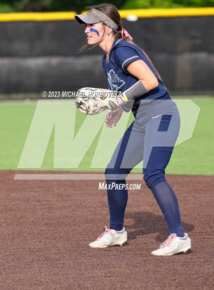 Thumbnail 3 in Keller vs. Guyer (UIL 6A Regional Final) photogallery.