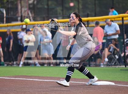 Thumbnail 1 in Keller vs. Guyer (UIL 6A Regional Final) photogallery.