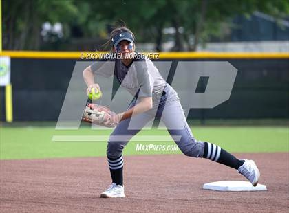 Thumbnail 2 in Keller vs. Guyer (UIL 6A Regional Final) photogallery.