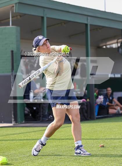 Thumbnail 3 in Keller vs. Guyer (UIL 6A Regional Final) photogallery.