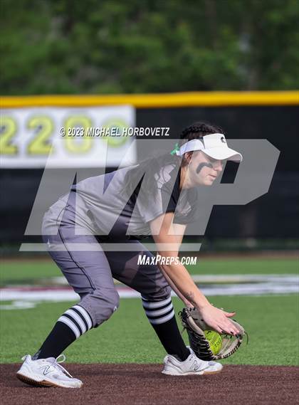 Thumbnail 1 in Keller vs. Guyer (UIL 6A Regional Final) photogallery.