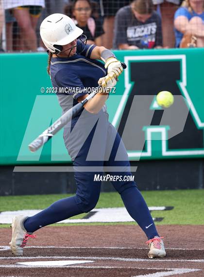 Thumbnail 1 in Keller vs. Guyer (UIL 6A Regional Final) photogallery.