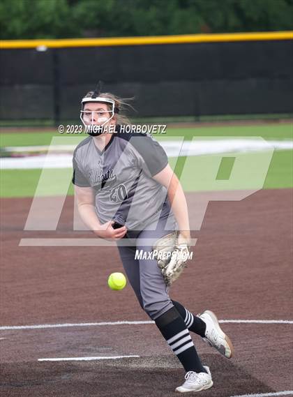 Thumbnail 3 in Keller vs. Guyer (UIL 6A Regional Final) photogallery.