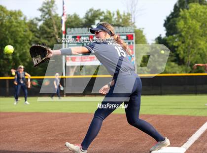 Thumbnail 2 in Keller vs. Guyer (UIL 6A Regional Final) photogallery.