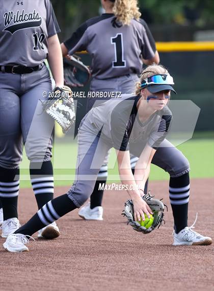 Thumbnail 2 in Keller vs. Guyer (UIL 6A Regional Final) photogallery.
