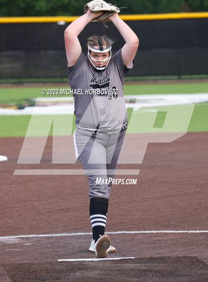 Thumbnail 2 in Keller vs. Guyer (UIL 6A Regional Final) photogallery.