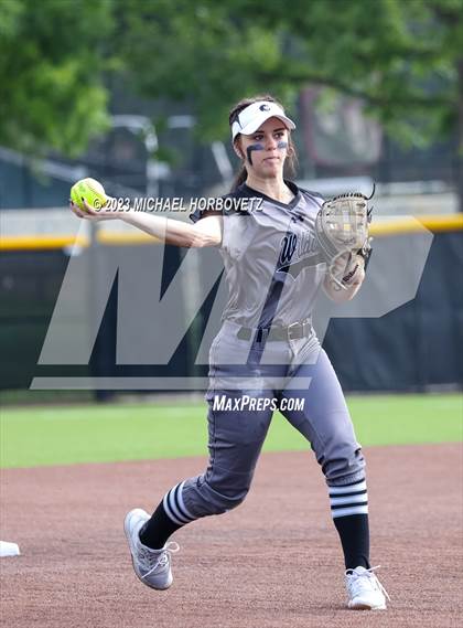 Thumbnail 3 in Keller vs. Guyer (UIL 6A Regional Final) photogallery.