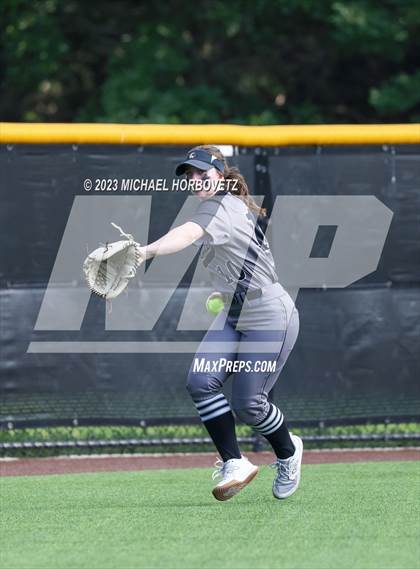 Thumbnail 3 in Keller vs. Guyer (UIL 6A Regional Final) photogallery.