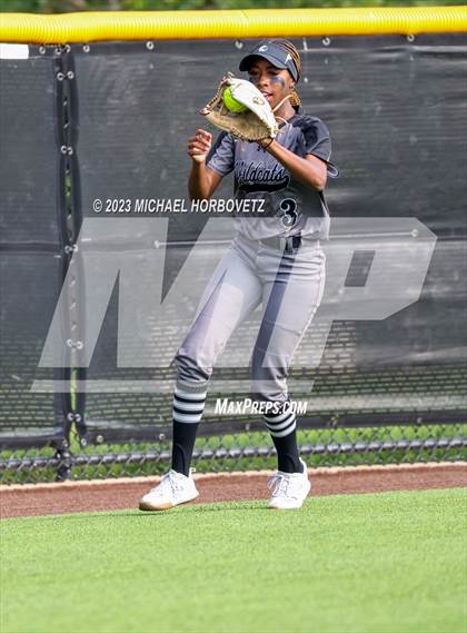 Thumbnail 3 in Keller vs. Guyer (UIL 6A Regional Final) photogallery.
