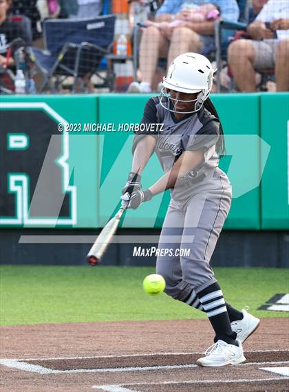 Thumbnail 2 in Keller vs. Guyer (UIL 6A Regional Final) photogallery.