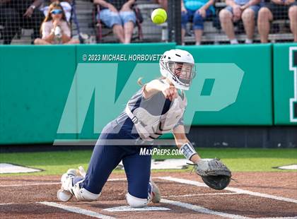 Thumbnail 2 in Keller vs. Guyer (UIL 6A Regional Final) photogallery.