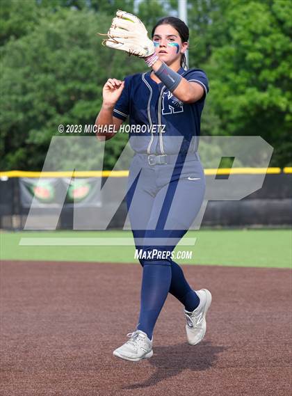 Thumbnail 2 in Keller vs. Guyer (UIL 6A Regional Final) photogallery.