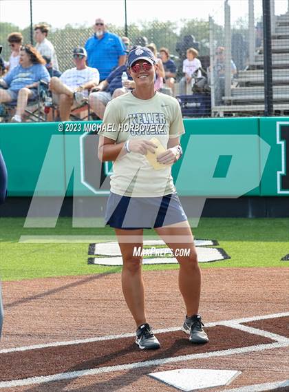 Thumbnail 2 in Keller vs. Guyer (UIL 6A Regional Final) photogallery.