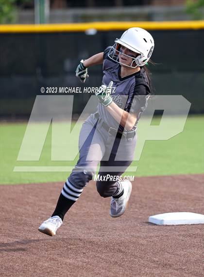 Thumbnail 1 in Keller vs. Guyer (UIL 6A Regional Final) photogallery.