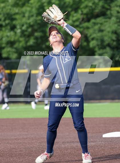 Thumbnail 2 in Keller vs. Guyer (UIL 6A Regional Final) photogallery.