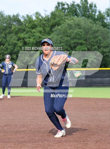Thumbnail 1 in Keller vs. Guyer (UIL 6A Regional Final) photogallery.