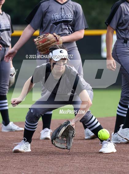 Thumbnail 1 in Keller vs. Guyer (UIL 6A Regional Final) photogallery.