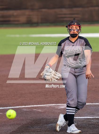 Thumbnail 2 in Keller vs. Guyer (UIL 6A Regional Final) photogallery.