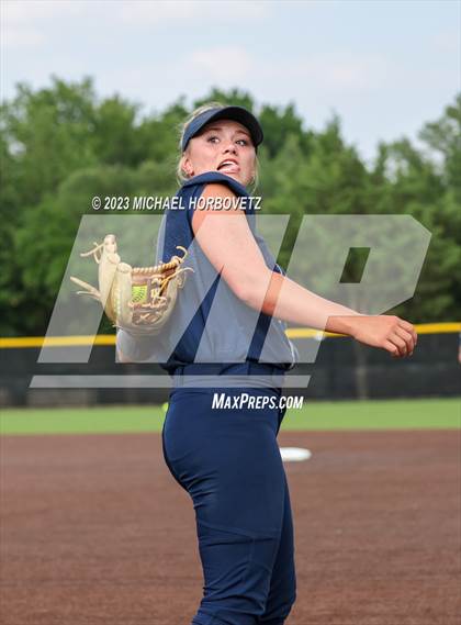 Thumbnail 3 in Keller vs. Guyer (UIL 6A Regional Final) photogallery.
