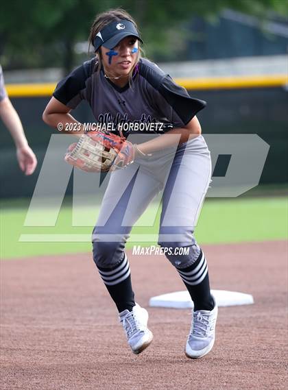 Thumbnail 2 in Keller vs. Guyer (UIL 6A Regional Final) photogallery.