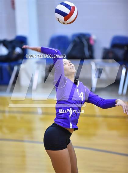Thumbnail 2 in Episcopal vs. Mayflower (AHSAA 3A 2nd Round Playoff) photogallery.