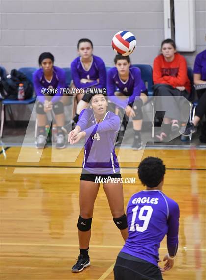 Thumbnail 1 in Episcopal vs. Mayflower (AHSAA 3A 2nd Round Playoff) photogallery.