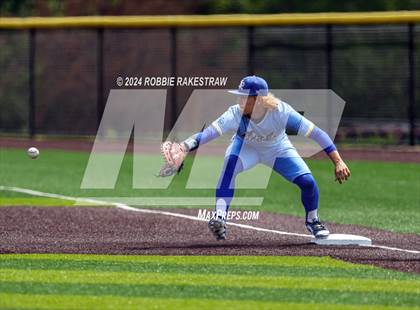 Thumbnail 3 in Sunnyvale vs. Mabank (UIL 4A Bi-District Playoff) photogallery.