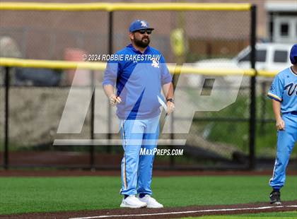 Thumbnail 3 in Sunnyvale vs. Mabank (UIL 4A Bi-District Playoff) photogallery.