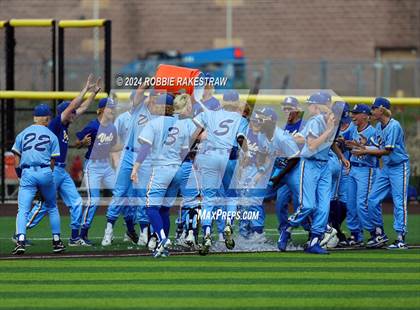Thumbnail 3 in Sunnyvale vs. Mabank (UIL 4A Bi-District Playoff) photogallery.