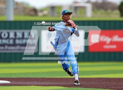 Thumbnail 2 in Sunnyvale vs. Mabank (UIL 4A Bi-District Playoff) photogallery.