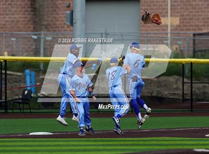 Thumbnail 3 in Sunnyvale vs. Mabank (UIL 4A Bi-District Playoff) photogallery.