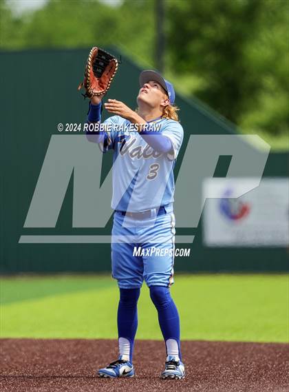Thumbnail 2 in Sunnyvale vs. Mabank (UIL 4A Bi-District Playoff) photogallery.