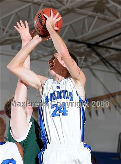 Thumbnail 2 in Dixon vs. Davis (Les Curry Invitational) photogallery.