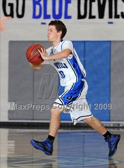 Thumbnail 3 in Dixon vs. Davis (Les Curry Invitational) photogallery.