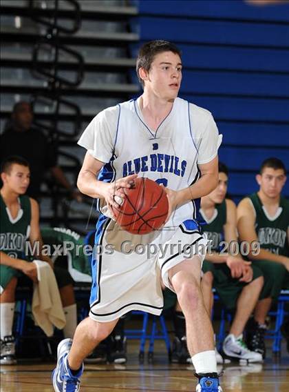 Thumbnail 2 in Dixon vs. Davis (Les Curry Invitational) photogallery.