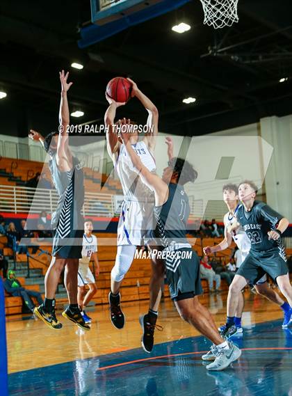 Thumbnail 2 in St. Joseph Notre Dame vs. Clovis East (Opening Tip-Off Marathon) photogallery.