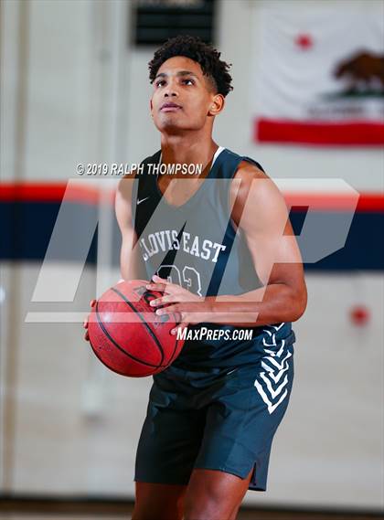 Thumbnail 2 in St. Joseph Notre Dame vs. Clovis East (Opening Tip-Off Marathon) photogallery.