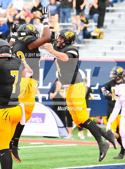 Thumbnail 2 in Salpointe Catholic vs. Saguaro (AIA 4A Final) photogallery.